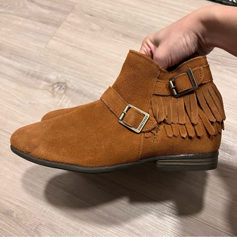 NWOT Minnetonka Booties